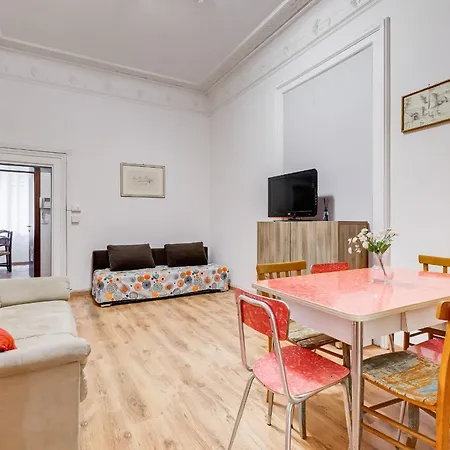 Relais - Opera House